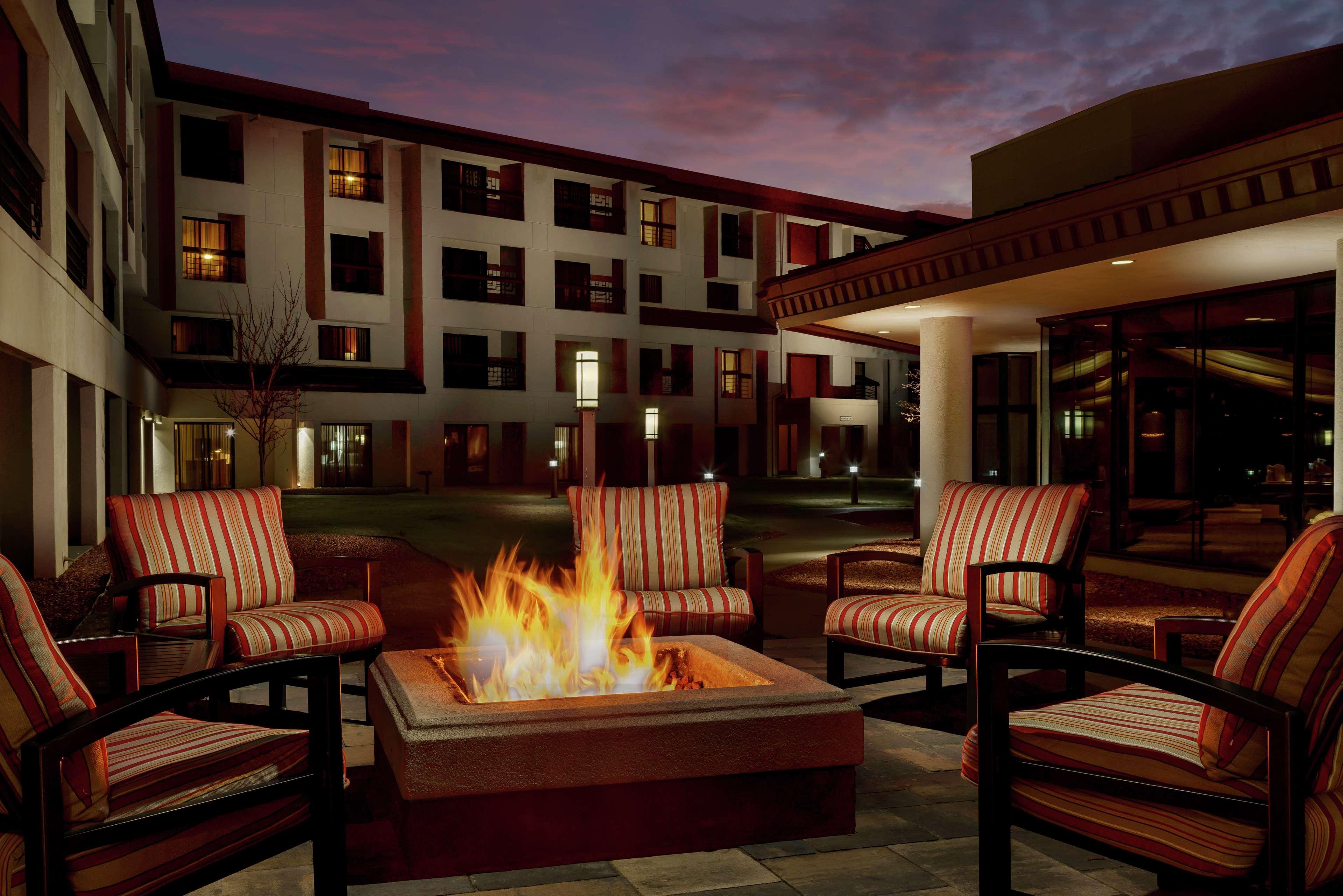 Doubletree By Hilton Colorado Springs Hotel Exterior photo